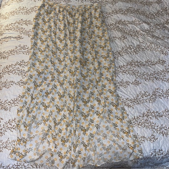 Vine And Valley Pants - EUC floral flowy beach pants open flowers summer lightweight elastic waistband